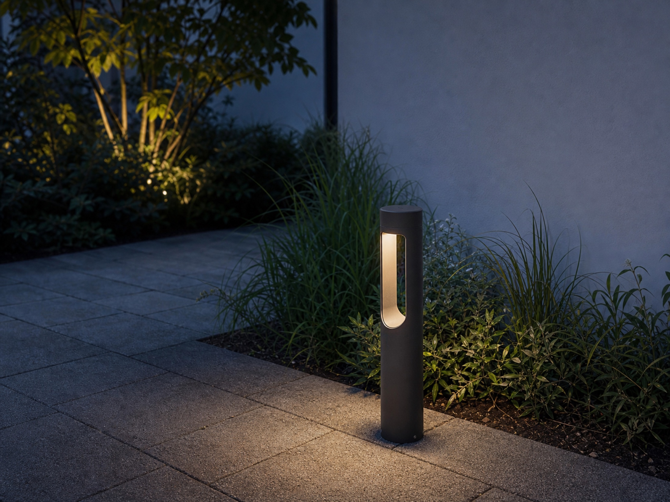 BL07 outdoor bollard application