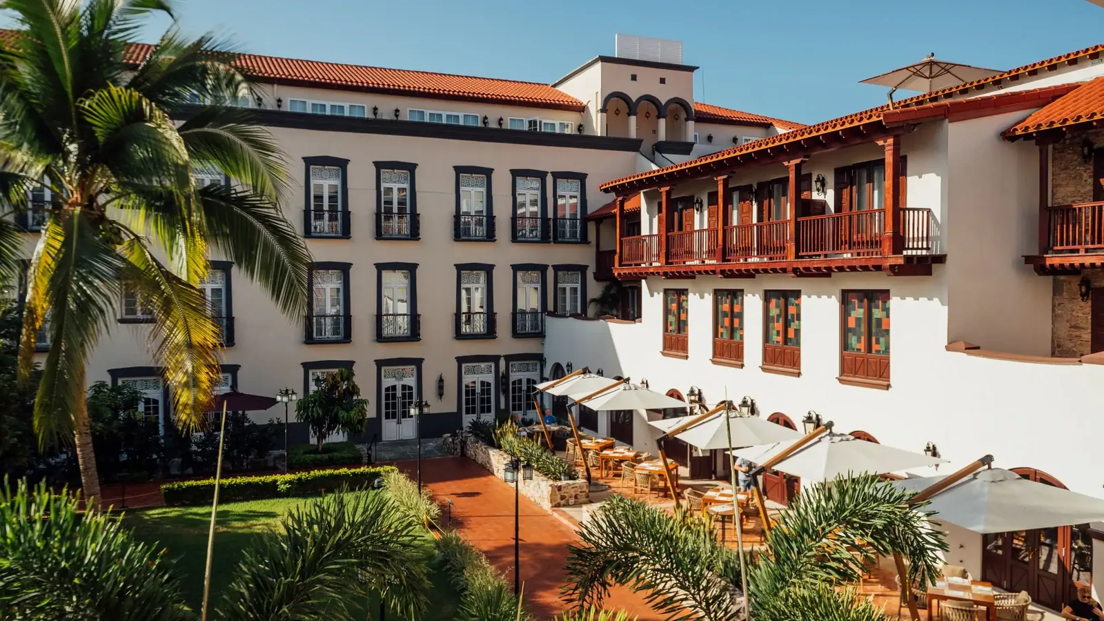 Hotel La Compania architectural lighting project in Panama