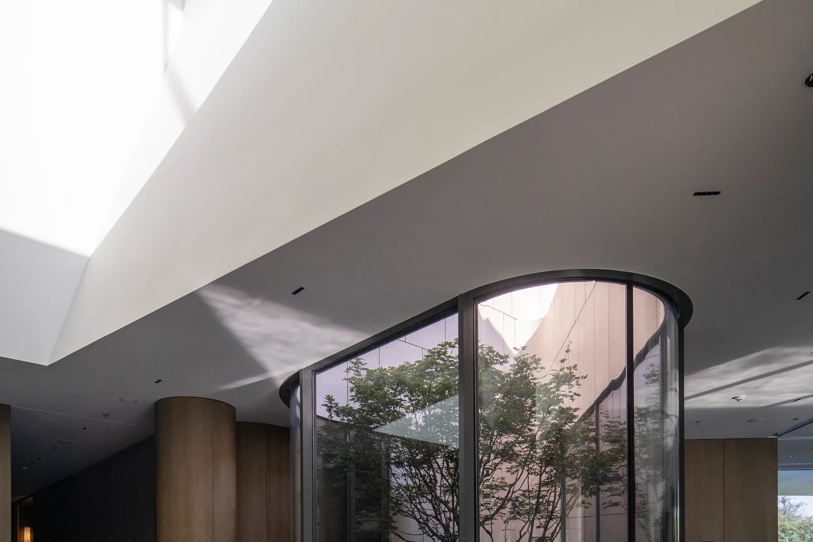 Blade Trimless family used in a refined hospitality interior
