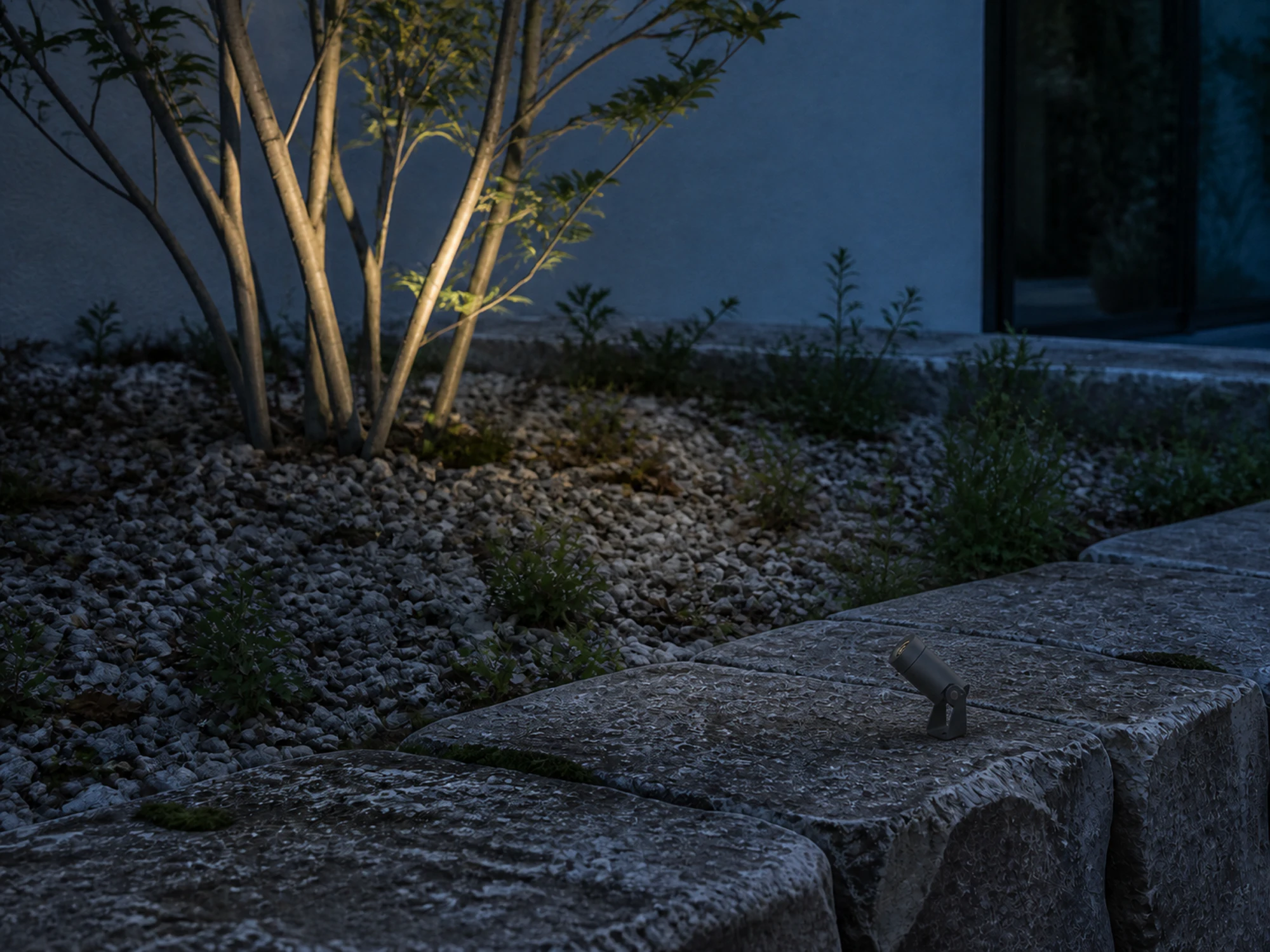 PJ04-3W projector used on a low stone landscape edge